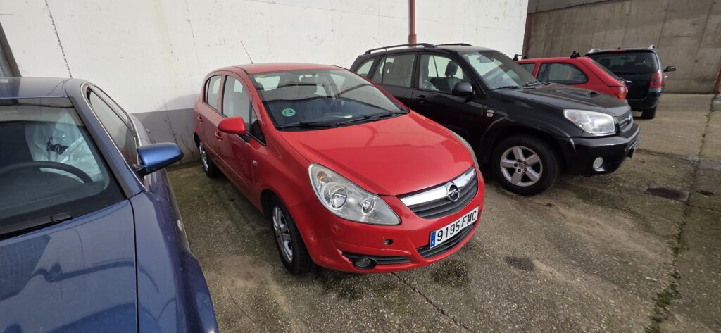 OPEL Corsa Rojo